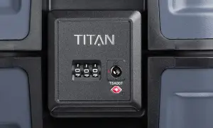 Zamek szyfrowy TSA w walizce Titan. Dowiedz się, jak zmienić kod w walizce, aby zabezpieczyć swoje rzeczy.