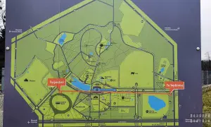 Mapa Parku Śląskiego z zaznaczonymi atrakcjami dla dzieci: zoo, planetarium, wesołe miasteczko. Wskazuje Twoją aktualną lokalizację i drogę do celu.